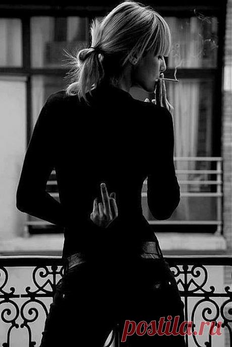 Средний палец - 50 лет лидер на рынке мгновенных сообщений.