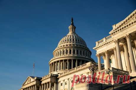 Американский журналист заявил об опасном российском компромате на США. У России есть опасный компромат на США, способный навредить американской политической элите. К таким выводам пришел обозреватель американской газеты. Журналист обратил внимание на действия главы ФБР Джеймса Коми во время предвыборной кампании между Дональдом Трампом и Хиллари Клинтон.