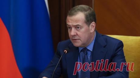 Советский имидж строительных колледжей надо менять, считает Медведев