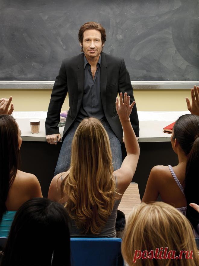 Блудливая Калифорния (Californication) - писатель Хэнк Муди переживает творческий и личностный кризис. За пять лет он не написал ни строчки, лишился женщины, которую любил, и окончательно погряз в пороках: марихуане, алкоголе и связях-однодневках.