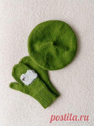Комплект берет+варежки (ручная вязка с вышивкой)