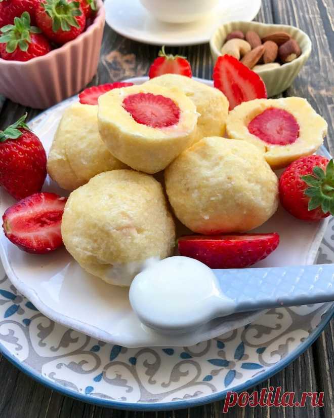 Ленивые вареники с клубникой