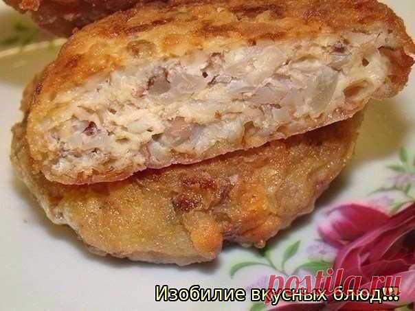 Котлеты гречневые 

Ингредиенты: 
Гречка вареная-1 ст 
яйцо-2-3 шт 
Сыр-100 гр 
Лук-1 шт 
Масло сливочное-50 гр 
Соль,перец 

Приготовление: 
1. Лук пожарить на сливочном масле. Сыр потереть на терке. Смешать вареную гречку,лук,сыр. Вбить яйца, посолить, поперчить. 
2. Из фарша сформировать котлеты,обвалять их в муке( делайте это аккуратно, иначе котлеты могут развалиться) и жарить с обеих сторон до золотистой корочки. 
3. Вкусные они и в горячем, и холодном виде. 
Приятно...