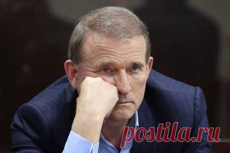Стало известно о лишении Медведчука звания академика на Украине. Украинского политика, бывшего народного депутата Украины Виктора Медведчука лишили звания академика национальной академии правовых наук, пишет издание «Зеркало недели». Также поднимался вопрос о лишении аналогичного звания экс-министра образования и науки Дмитрия Табачника.