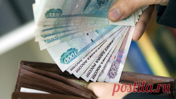 Жители Поморья могут требовать от работодателей зарплату не менее 16 тысяч рублей 

С 1 января 2018 года повышается размер минимальной оплаты труда. Теперь она составит 9489 рублей. С учетом северных надбавок в Архангельской области минимальная зарплата должна быть не менее 16 тысяч рублей.

В конце прошлого года президент Владимир Путин подписал указ, повышающий МРОТ до уровня прожиточного минимума. Произойдет правда это только в 2019 году. В 2018 году «минималка» установ...