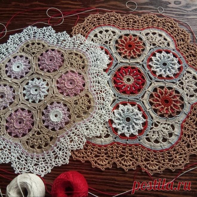 Цветные ажурные салфетки крючком. Схемы для вязания ажурных салфеток крючком бесплатно‎