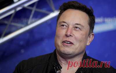 Илон Маск заявил, что Tesla в 2022 году представит прототип антропоморфного робота. По словам предпринимателя, прототип робота высотой около 172 см и весом порядка 56 кг будет оснащен системой искусственного интеллекта, а также набором датчиков, применяемых в электромобилях, производимых компанией