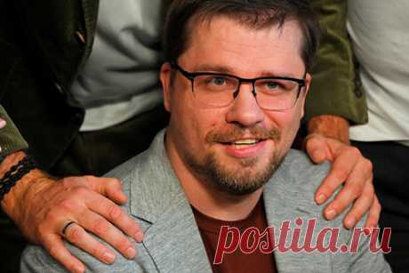 Харламов назвал возможного победителя популярного шоу на ТНТ. Российский комик, резидент Comedy Club Гарик Харламов ответил на вопрос о том, какая команда могла бы победить в юмористическом шоу «Игра» на телеканале ТНТ. Мнением он поделился в своем Telegram-канале. Харламов также заявил, что были созданы три выпуска программы, которые зрители не видели.