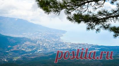 «Пострадавших, по предварительным данным, нет»: в Крыму заявили о детонации на складе боеприпасов из-за удара БПЛА. В результате атаки беспилотника по инфраструктурным объектам Красногвардейского района Крыма произошёл взрыв на складе боеприпасов, заявил глава региона Сергей Аксёнов. По его словам, данных о разрушениях и пострадавших не поступало. Вместе с тем принято решение об эвакуации жителей в радиусе 5 км от места ЧП. Кроме того, приостановлено движение по Крымской железной дороге.…