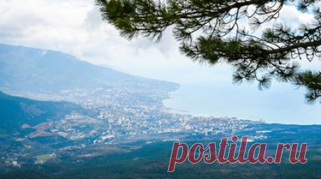 «Пострадавших, по предварительным данным, нет»: в Крыму заявили о детонации на складе боеприпасов из-за удара БПЛА. В результате атаки беспилотника по инфраструктурным объектам Красногвардейского района Крыма произошёл взрыв на складе боеприпасов, заявил глава региона Сергей Аксёнов. По его словам, данных о разрушениях и пострадавших не поступало. Вместе с тем принято решение об эвакуации жителей в радиусе 5 км от места ЧП. Кроме того, приостановлено движение по Крымской железной дороге.…