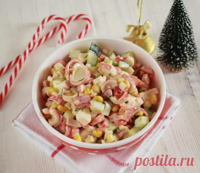 Нежный крабовый салат - Простые рецепты Овкусе.ру