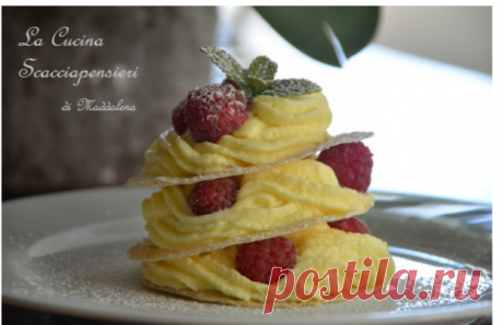 Millefeuille от хрупкави вафли с бадеми с маскарпоне крем и малини Кухня със скрап