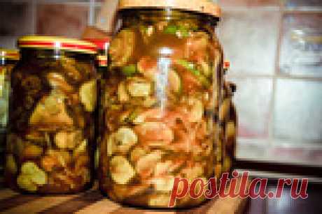 Пикантная закуска из огурцов для зимы
