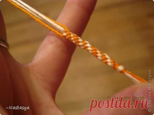 Фенечка "Бананчик" из ниток мулине и ленточек | Страна Мастеров