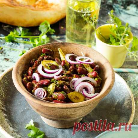 Закуска из красной фасоли по-грузински 






Фасоль красная 1 банка (400 г)
 


Огурцы маринованные (680 г)
 


Масло оливковое 2 ст. л.
 


Перец по вкусу
 


Уксус 9% 2 ст. л.
 


Свежая зелень 1 пучок
 


Хмели-сунели 1 ч. л.
 


Лук к…