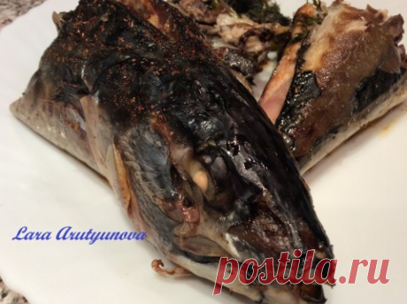 Запеченная скумбрия с зеленью и лимоном