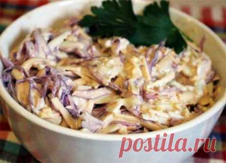 Салат из краснокочанной капусты с сыром и чесноком 
Вкусный, слегка островатый, с легким чесночным ароматом, простой в приготовлении - салат из краснокочанной капусты с колбасным сыром и чесноком. Такой салат можно приготовить к ужину или обеду, я ино…