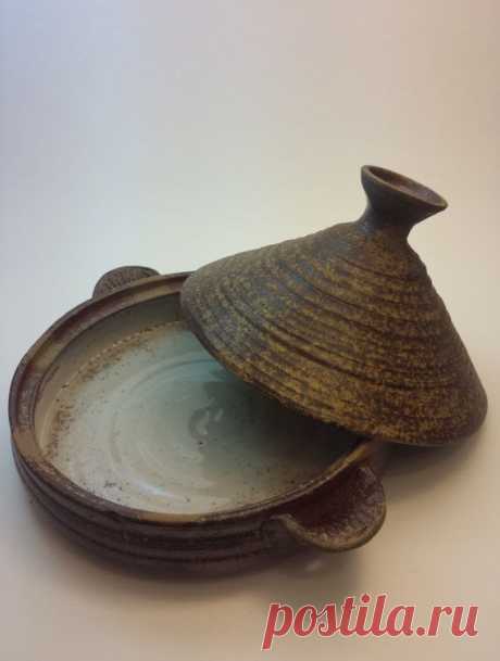 Moroccan wood-fired ceramic tajine dish – pottery tagine