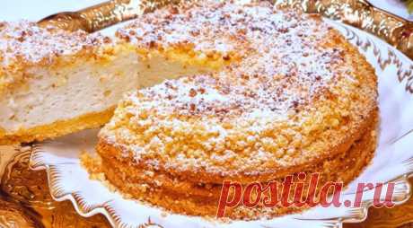 Все перемешали и в духовку. Выпросила рецепт у кондитера из кофейни: вкусный, лёгкий, нежный торт Вкусный пирог с нежной и воздушной начинкой готовится просто и быстро, тесто самое простое, всегда получается удачно. Для приготовления вам потребуются такие ингредиенты: желтки, 2 шт; масло сливочное растопленное, 70 г; соль щепотка; сахар, 60 г; разрыхлитель, 1 ч.л; мука, 200 г. Для приготовления начинки необходимо: белки, 2 шт; соль щепотка; мука, 50 г; сахар, […]