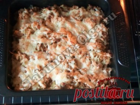 Жареная капуста с яйцами и запеченная в духовке Дорогие читатели! Вы хотите приготовить вкусный ужин для всей семьи, этот рецепт для вас. Жареная капуста с яйцами, это вкусно и это полезно. Готовим вместе!!! ИНГРЕДИЕНТЫ: 500 г капусты 1 головка лука 3 ст. ложки панировочных сухарей 2 яйца 100 г твердого сыра зелень (укроп, петрушка…) черный молотый перец сливочное масло растительное масло соль Молодая …