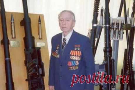 «Летающие танки» конструктора Нудельмана Мог ли представить себе одесский мальчишка Саша Нудельман, гоняющий в футбол с Маринеско и завороженно взирающий на пролетающие в ясном небе самолеты, что когда-нибудь, через много лет, увековечит свое имя как одного из основоположников истории советского вооружения?