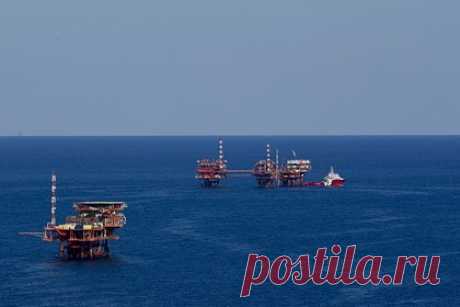 Нефтедобыча в странах ОПЕК+ резко снизилась. По итогам января 2024 года среднесуточная добыча нефти в странах ОПЕК+ резко снизилась на 340 тысяч баррелей. Об этом сообщает газета «Ведомости» со ссылкой на статистические данные аналитиков S&amp;P Global Commodity Insights. Январское сокращение стало максимальным за последние полгода.