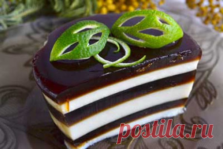 Кофейный десерт «Полосатик» - вкусное чудо Кофейный десерт «Полосатик» - вкусное чудо.

Главное – не жалеть для десерта желатина, иначе разноцветные слои просто перемешаются, и красивого бело-коричневого контраста не получится.
Желе не очень с…