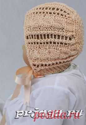 Ажурная шапочка спицами с косами