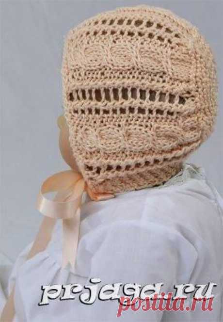 Ажурная шапочка спицами с косами