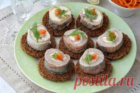 ​Закуска из сельди с сыром