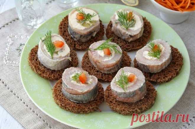 ​Закуска из сельди с сыром