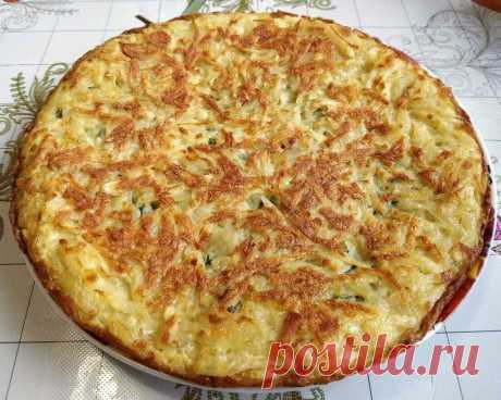 Приноровилась готовить вкусную и простую лепешку на завтрак. Мой муж называет её "слоеный драник"

Вкусно и быстро, никакой возни, готовится за считанные минуты. Просто, но в то же время оригинально и вкусно. Отличная идея для завтрака или ужина. Мой муж такую лепешку называет "слоеный драник"). С начинками, кстати можно экспериментировать. Иногда я вместо зелени кладу колбасу с сыром, получается этакая пицца. Буду рада, если рецепт вам понравится)

Ингредиенты:

картофель...