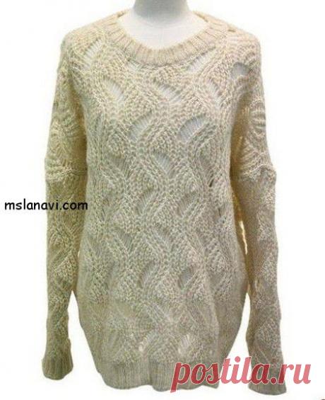 Свитер спицами с интересным узором.