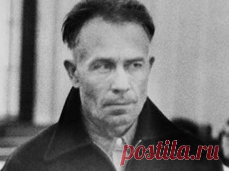 Мясник из Плэйнфилда | Чёрт побери «Психо», «Техасская резня бензопилой», «Молчание ягнят» — эти названия классических ужастиков знакомы всем. Но мало кто знает, что все они, в своем роде, основаны на реальных событиях.   На создание этих фильмов авторов вдохновила трагедия, которая разыгралась в 50-х годах прошлого века в штате Висконсин, США. Мясник из Плэйнфилда — так позже стали называть этого человека. Эд Гейн родился в 1906 году в бедной семье. Вместе с родителями и ...