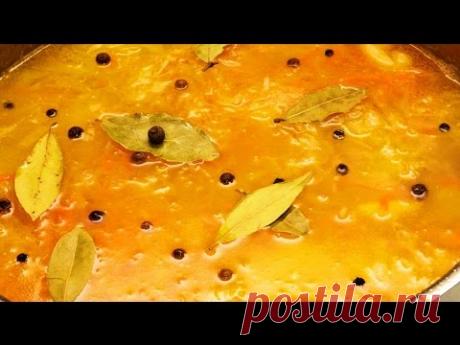 добавляют: в грибной суп, борщ, уху, рассольник; тушеную картошку, гуляш, овощное рагу; запекаемое мясо или рыбу; холодец, заливную рыбу. Лаврушку добавляют в воду, где варят пельмени или несладкие вареники.
Источник: https://pripravit.ru/opisanie/lavrovyj-list#i-9