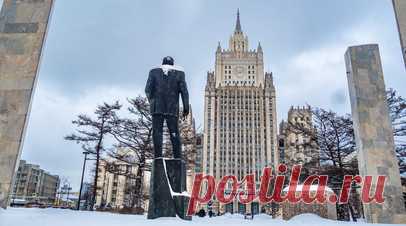 МИД: Китай выступает против монополии меньшинства стран в международных делах. Министр иностранных дел Китая Ван И заявил, что Пекин выступает против монополии меньшинства стран в международных отношениях. Читать далее