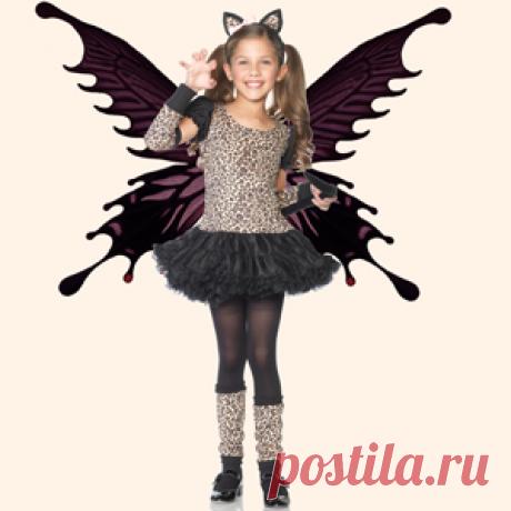 Олеся Емельянова. Стихотворение-визитка для карнавального костюма Зоофеи.
Кто из малышей не мечтает о том, чтобы все звери и птицы слушались его и выполняли все его приказы. Для того чтобы эта мечта исполнилась, нужно стать Зоофеей. Эта крылатая волшебница повелевает животными и заботится о них. А это стихотворение-визитка поможет представить зрителям этот карнавальный костюм.