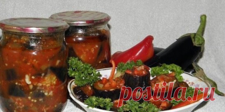 Баклажаны на зиму
№1 Икра «Заморская»
3,5 кг баклажанов,
1,5 кг моркови,
1,5 кг лука,
2 кг болгарского перца,
3,5 кг помидоров,
300 г чеснока,
3-4 ст.л. соли,
1 ст.л. 70% уксуса,
растительное масло для обжаривания.
Баклажаны нарезать кубиками, морковь натереть на крупной тёрке, лук мелко нарезать, болгарский перец нарезать мелкими кубиками. Все овощи отдельно обжарить на растительном масле, сложить в эмалированный таз и перемешать. Помидоры пропустить через мясорубку или измельчить в б
