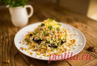 Салат с курицей, черносливом и грецким орехом — Sloosh – кулинарные рецепты