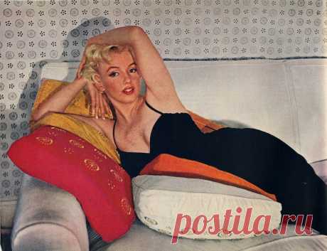 Marilyn Monroe by CECIL BEATON, 1956
22.02.1956