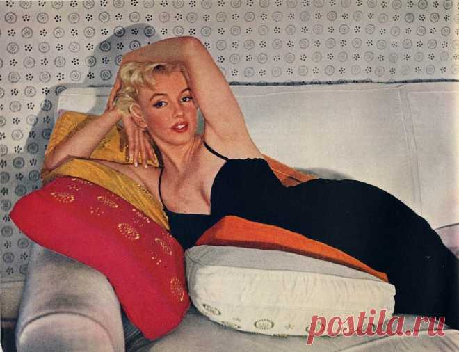 Marilyn Monroe by CECIL BEATON, 1956
22.02.1956