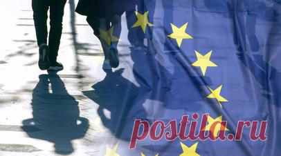 «Европейцы чувствуют себя униженными»: западные СМИ — о препятствиях для мирного урегулирования на Украине. Дипломатические инициативы Дональда Трампа встретили противодействие со стороны Киева и его европейских союзников, отмечают западные СМИ. По оценке The Telegraph, категорический отказ Зеленского от территориальных уступок может разрушить планы Вашингтона. При этом США ужесточили условия для Киева, утверждает Axios со ссылкой на украинские источники. Дональд Трамп дал понять, что считает…