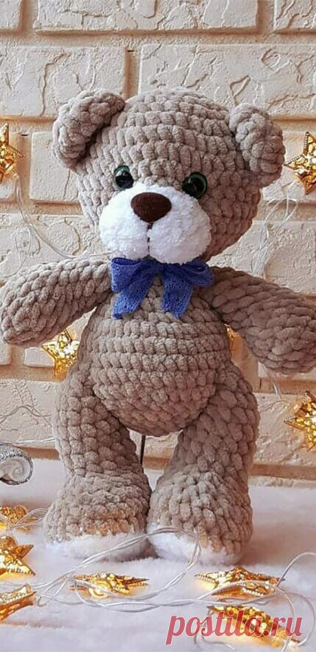 PDF Мишка Бантик крючком. FREE crochet pattern; Аmigurumi doll patterns. Амигуруми схемы и описания на русском. Вязаные игрушки и поделки своими руками #amimore - медведь, маленький медвежонок из плюшевой пряжи, плюшевый мишка.