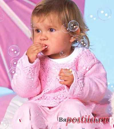 Розовый узорчатый пуловер