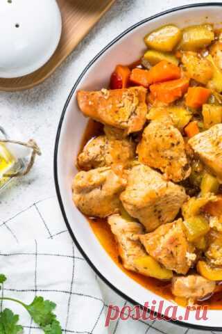 Рагу с курицей и кабачками: рецепт — Лайфхакер