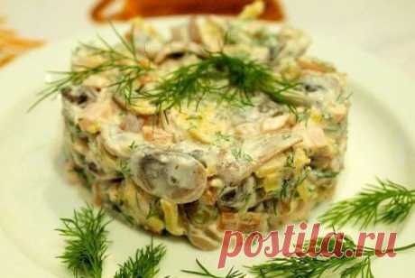 Салаты с кальмарами на Новый год 2019: рецепты простые и вкусные