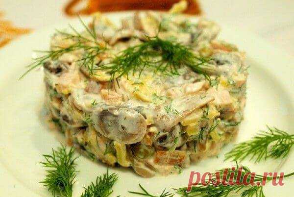 Салаты с кальмарами на Новый год 2019: рецепты простые и вкусные