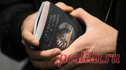 В Екатеринбурге полицейский и директор фирмы легализовали около 2000 иностранцев. Следственный комитет по Свердловской области заявил, что в Екатеринбурге пресечена деятельность организованной преступной группы, занимавшейся легализацией незаконных мигрантов. Читать далее
