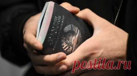 В Екатеринбурге полицейский и директор фирмы легализовали около 2000 иностранцев. Следственный комитет по Свердловской области заявил, что в Екатеринбурге пресечена деятельность организованной преступной группы, занимавшейся легализацией незаконных мигрантов. Читать далее