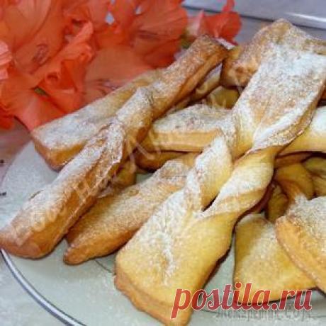 Хворост или Вергуны – пальчики оближешь! Вкуснее, чем на кефире. Приготовить вкусное лакомство к чаю – просто! Пышный, мягкий и в то же время с хрустящим верхом хворост - идеально подходит. Готовить его быстро и не затратно, главное желание и все получится. Ингреди...